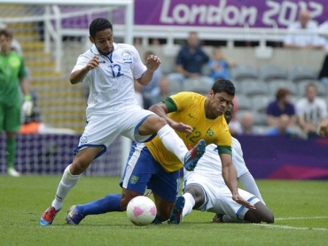 Atacante Hulk em a��o na vit�ria da Sele��o Brasileira diante de Honduras, nas quartas