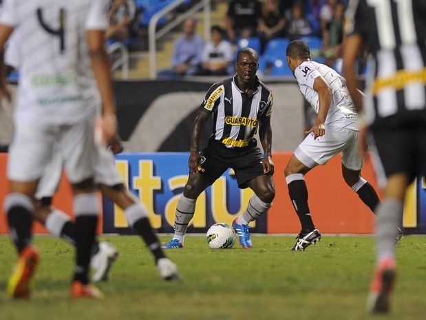 Poupado contra o Palmeiras, Seedorf voltar ao time titular contra o Atltico-GO