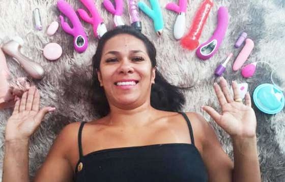 Em vez de produtos comuns, como os gis, lubrificantes e preservativos, agora as pessoas compram vibradores e outros brinquedos sexuais que no precisam de parceiros