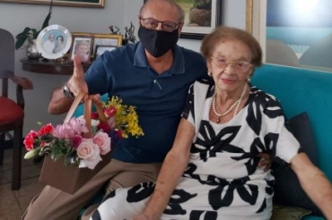 Am�lia Curvo de Campos com o filho, o ex-governador J�lio Campos