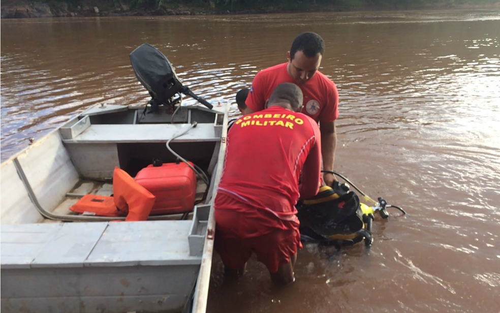 Mergulhadores dos bombeiros fazem buscas na regio  Foto: Divulgao/Corpo de Bombeiros-MT