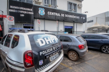 A vtima foi atingida por aproximadamente seis tiros na regio da cabea