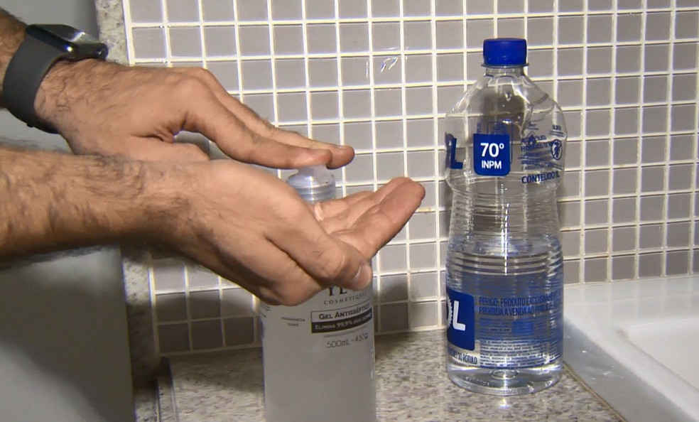 Uso de lcool 70% durante pandemia do coronavirus aumentou  Foto: Reproduo/TV Gazeta