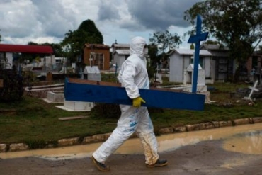 22 pessoas morreram com Covid-19 por dia em fevereiro em MT � Foto: Bruno Kelly/Reuters