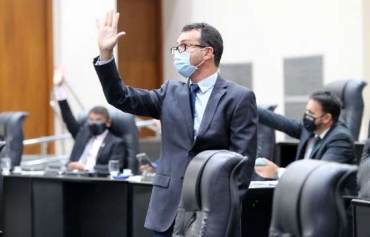 O deputado Ldio Cabral, do PT, tenta