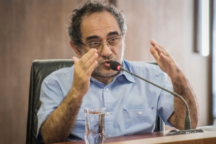 O mdico Abdon Karhawl: 