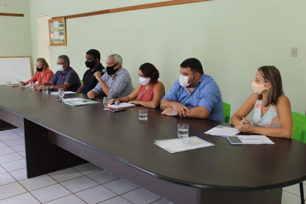 O anncio foi feito pelo prefeito e pela secretria de Ao Social Mrcia Fernandes, nesta quinta (11). O programa se chama Vida Nova e vai durar 6 meses