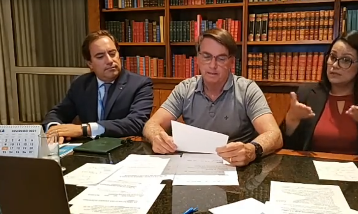 Na tradicional live de quinta, Bolsonaro falou sobre a situao da BR-158, em Mato Grosso
