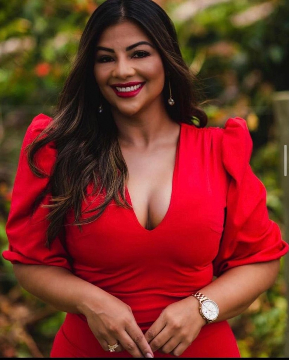 Modelo fotogrfica e empresria Elarce Brbara da Silva, de 39 anos, morreu neste domingo (21) vtima do coronavrus (Covid-19), em Cuiab.  Foto: Arquivo pessoal