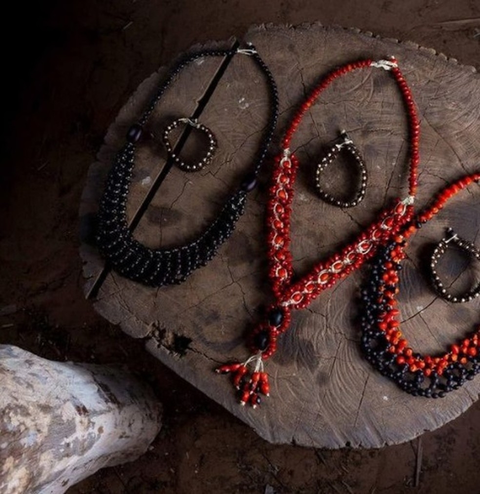 Colares de sementes feitos pelos indgenas  Foto: Divulgao