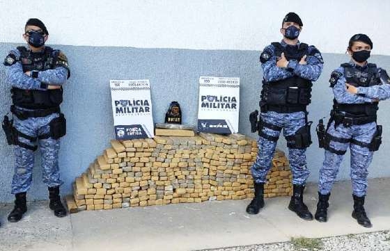 A drogas estava em uma caixa; prejuzo para o trfico  de R$ 500 mil