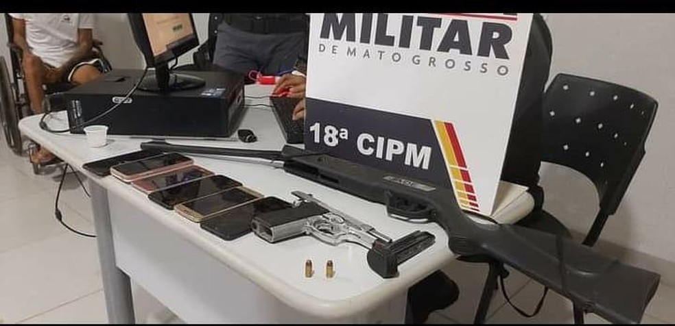 Materiais apreendidos com suspeitos  Foto: PM/MT