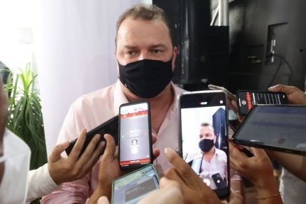 O presidente da Assembleia Legislativa, deputado Max Russi, em inaugurao de posto