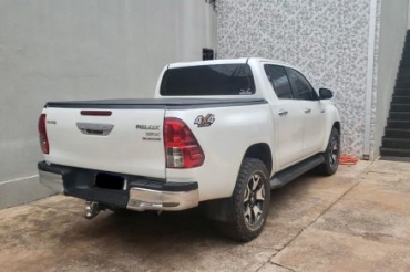 Veculos foram apreendidos em uma residncia de Vrzea Grande