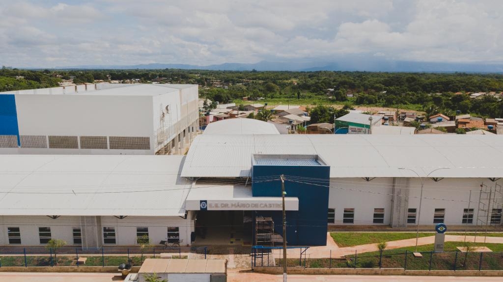 Escola Estadual Dr. Mrio de Castro ganha novo prdio - Foto por: David Borges