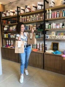 Brenda concilia o antigo trabalho com a revenda dos produtos inicialmente comprados apenas para consumo prprio