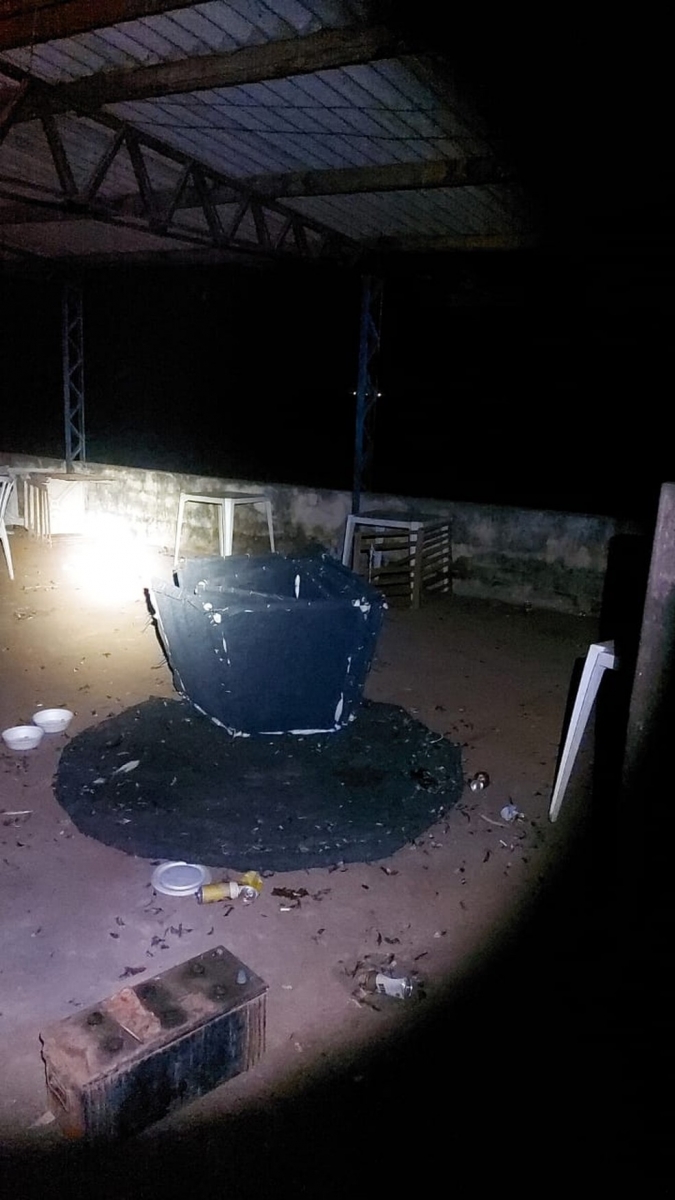 Uma rinha de galo foi fechada no início da noite deste domingo (27) na zona rural de Rondonópolis — Foto: PMMT
