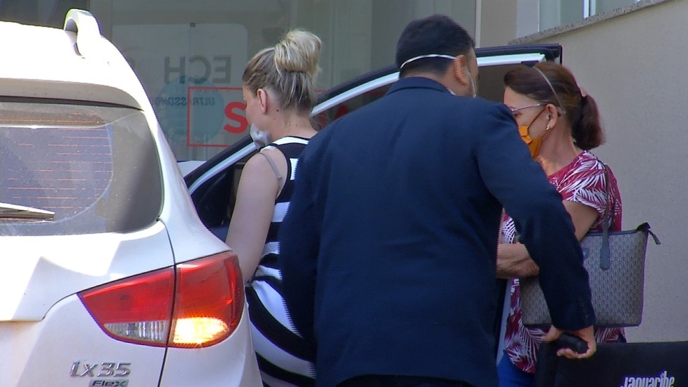 Farmacutica Nadia Vilela, de 33 anos, baleada pelo seu ex-namorado, o jornalista e empresrio Jos Marcondes, o Muvuca, recebeu alta em Tangar da Serra  Foto: Valmir Pereira/TV Centro Amrica