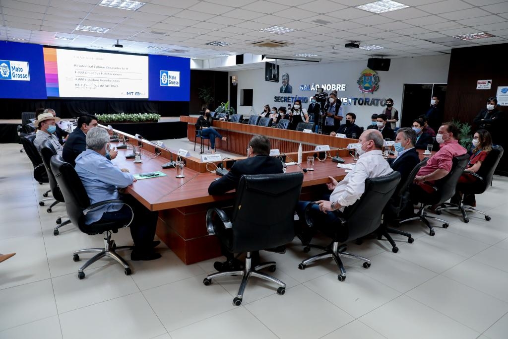 Governador autoriza investimento de R$ 15 milhes para retomada de obras de 2,7 mil moradias