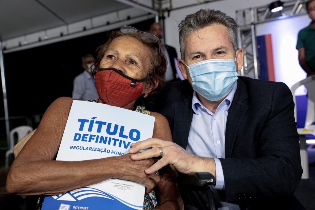 Governador Mauro Mendes e autoridades entregam 450 ttulos de regularizao fundiria a moradores do Osmar Cabral - Foto por: Mayke Toscano/Secom-MT