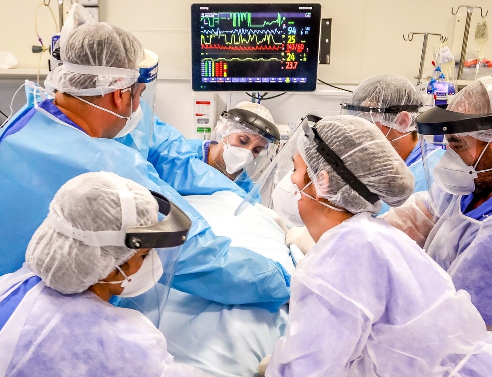 UTI lotada em MT  Foto: Silvio Avila/Divulgao