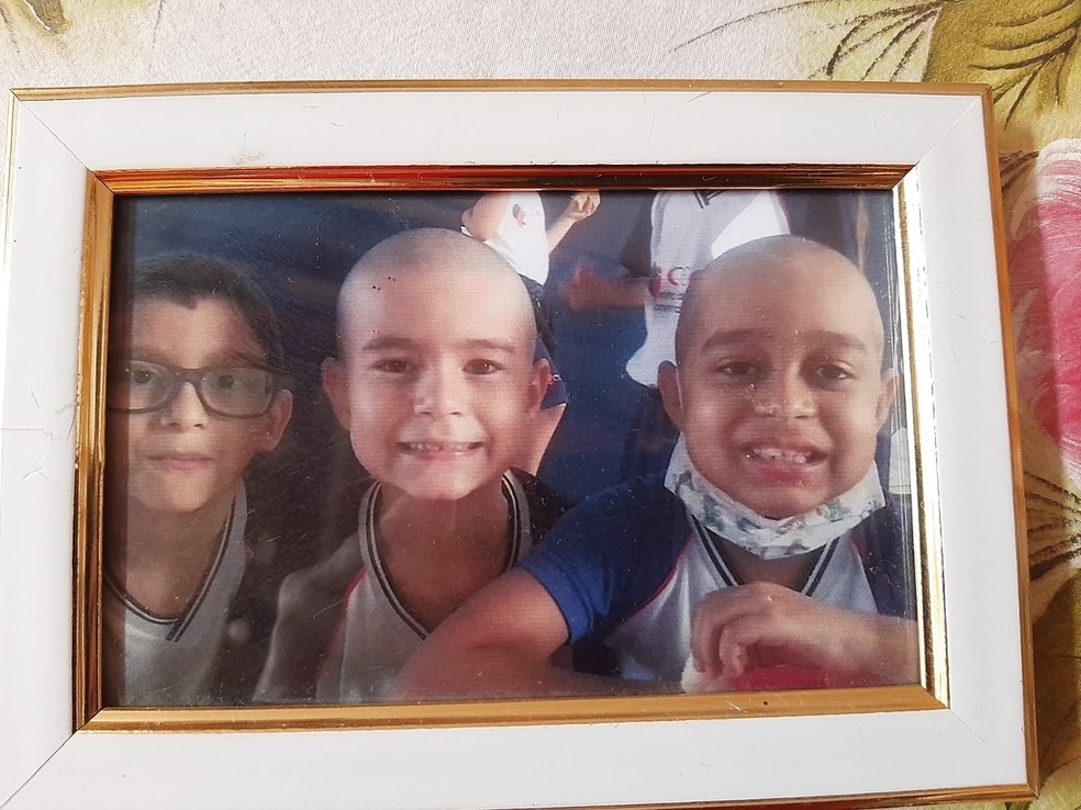 Dia do amigo: menino de 6 anos raspa cabelo para homenagear amigo com cncer em MT  Foto: Arquivo pessoal