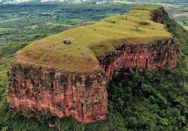 Topo do Morro da Mesa, em Poxor�u (MT) � Foto: Wellinton Mendes