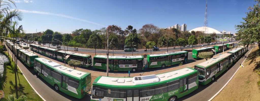 Entrega de 144 nibus em Cuiab equipados com climatizao, cmeras de segurana, acessibilidade e mecanismos que reduzem emisso de poluentes