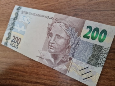 Dinheiro, real, economia, salrio mnimo, pagamento, PIB, reais, auxlio, notas, dvidas, contas, endividamento 