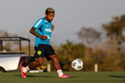 O meia colombiano Yesus Cabrera, um dos principais reforos do Cuiab na temporada