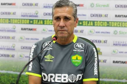 O treinador do Cuiab, Jorginho; time enfrenta o Grmio nesta quarta-feira