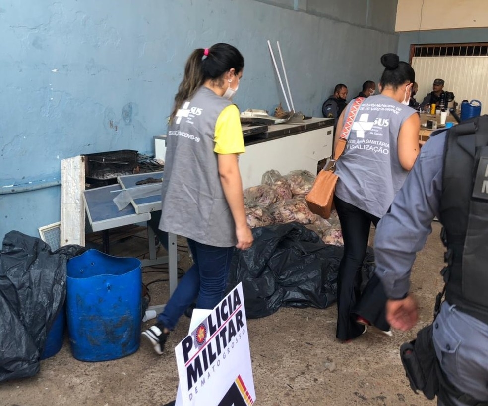 Carne estava em galpo em bairro de Vrzea Grande  Foto: PM-MT