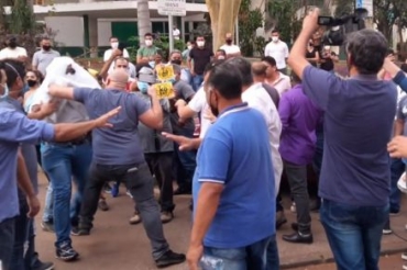 Confus�o entre apoiador de Emanuel marcou ato contra 