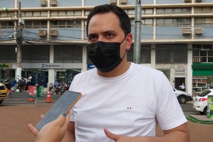 O vereador Diego Guimares durante ato na Praa