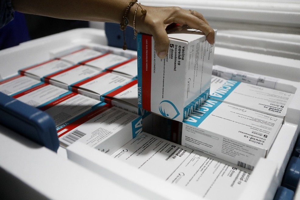 Doses de vacinas contra a Covid-19 esto paradas em alguns municpios de MT  Foto: Hlia Scheppa/SEI