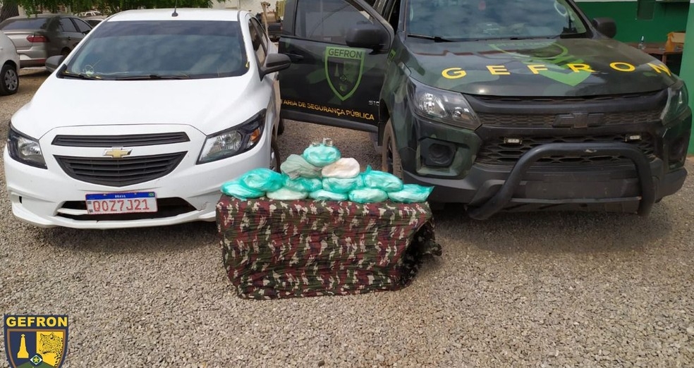 Drogas e carro apreendidos pela polcia em MT  Foto: Sesp-MT/Divulgao