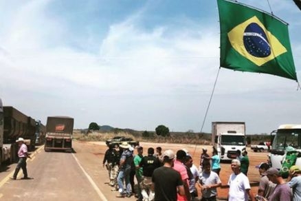 Manifestantes fecharam rodovias de MT na tera (7)