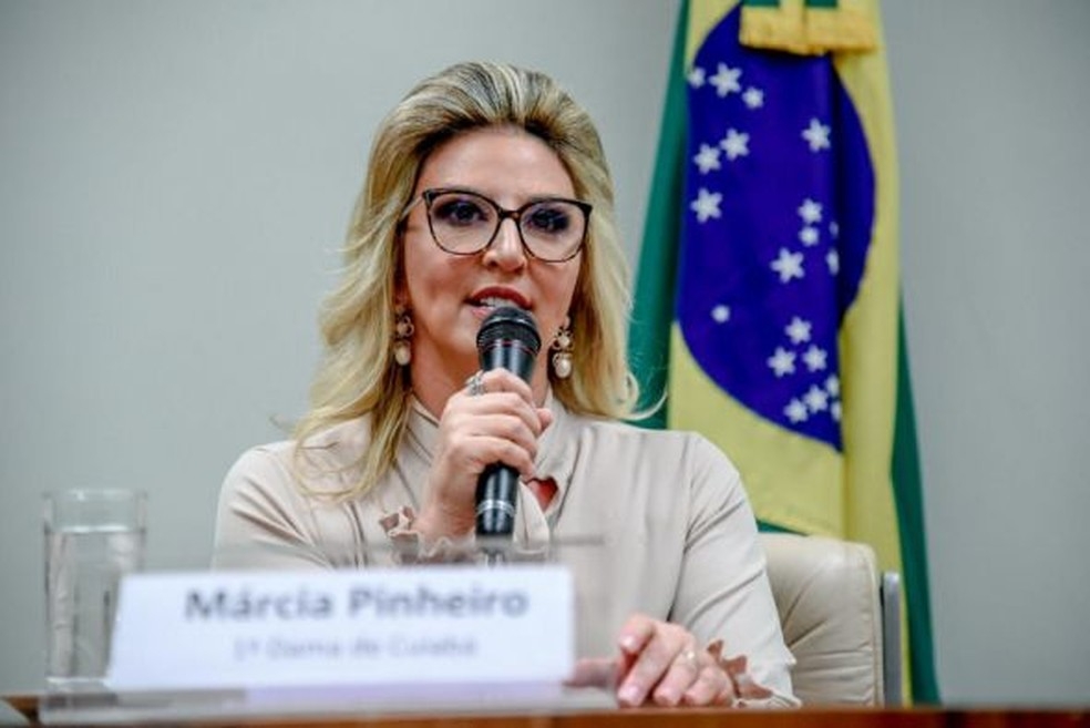 Primeira-dama de Cuiabá, Márcia Pinheiro usou carro da prefeitura para ir a clínica de estética. — Foto: Divulgação/Secom-Cuiabá