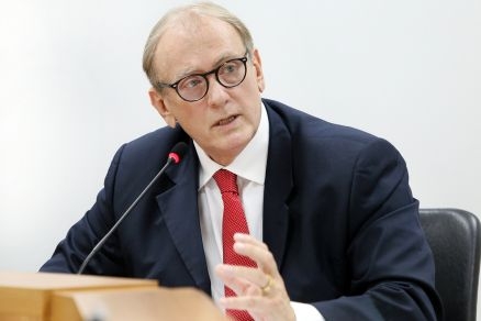 O subprocurador-geral Fiscal do Estado, Jenz Prochnow Junior, durante oitiva na AL