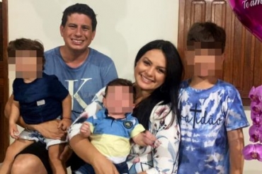 Eduardo Capistrano e Suzana Dalmolin com os filhos de 7, 4 e 1 ano