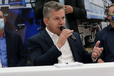 O governador Mauro Mendes, que regulamentou o programa MT Garante