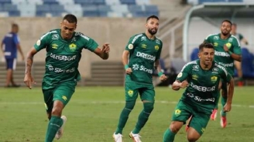 Elton comemora o gol do Cuiab contra o Sport, na Arena Pantanal