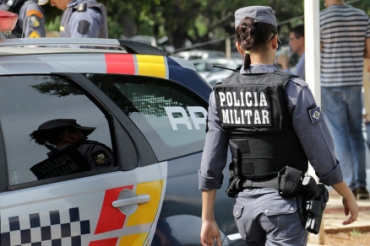 Viaturas da PM e da Politec; equipes estiveram no local do crime