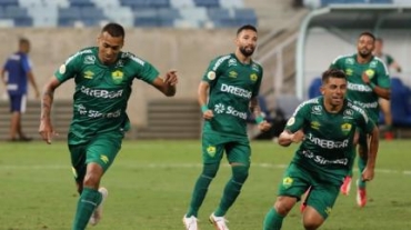 Lance da partida entre Cuiab e Chapecoense, na Arena Pantanal