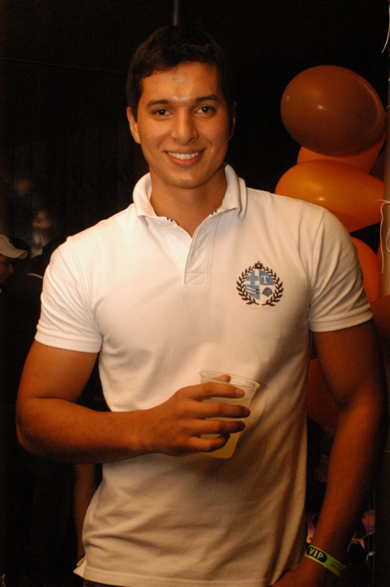 Ayres, de 33 anos, foi morto  Foto: Facebook/Reproduo