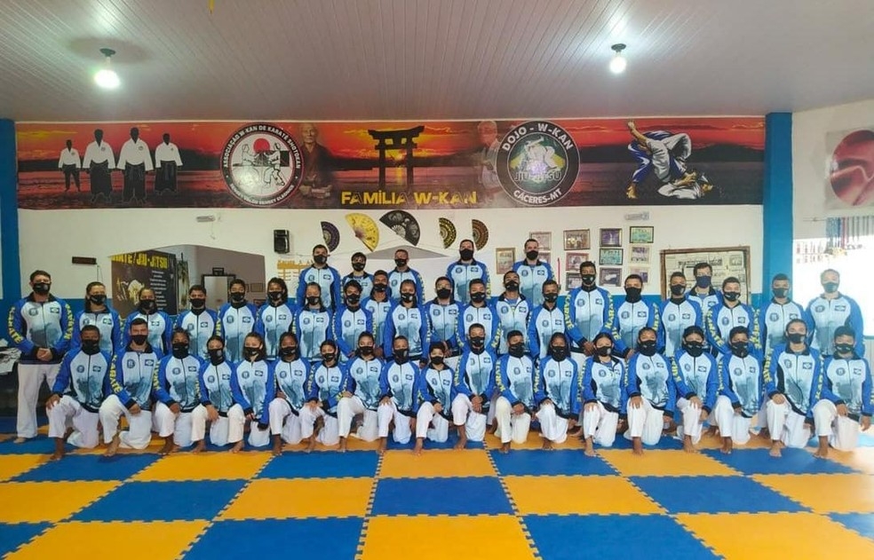 Atletas buscam ajuda para participar de campeonato nacional de karat  Foto: Reproduo