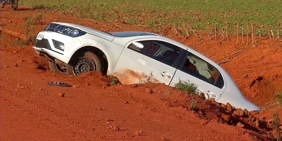 Motorista tentou desviar e perdeu o controle do veculo  Foto: Reproduo/TVCA