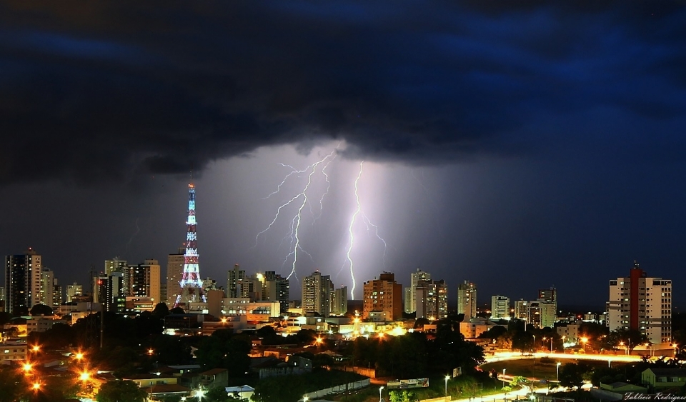 Chuva na regio metropolitana de Cuiab  Foto: Iury Lupaudi