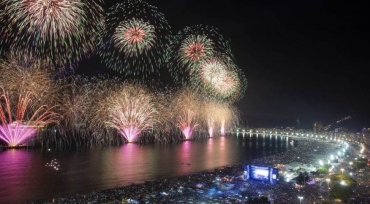 Queima de fogos na praia de Copacabana, R�veillon Rio 2019