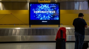 Paciente infectado com a variante micron  o terceiro caso relatado no Brasil  chegou ao Aeroporto de Guarulhos, em So Paulo, vindo da Etipia.